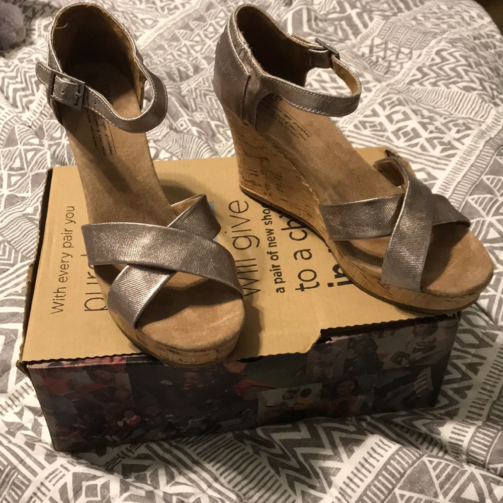 Brand New Toms pewter bennet Wedge Sandals Sz9
